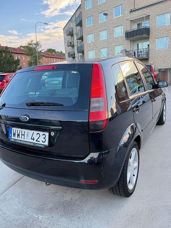 Svart Begagnad 2005 Ford Fiesta Halvkombi | 22 900 kr (Marknadspris) - Bild 1/4