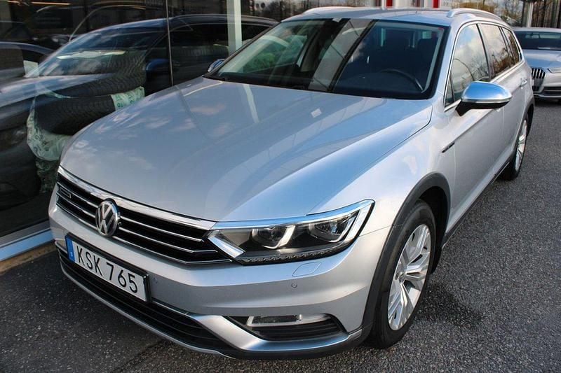 Silver Begagnad 2018 VW Passat Alltrack Kombi | 169 900 kr (Bra pris) - Bild 1/4