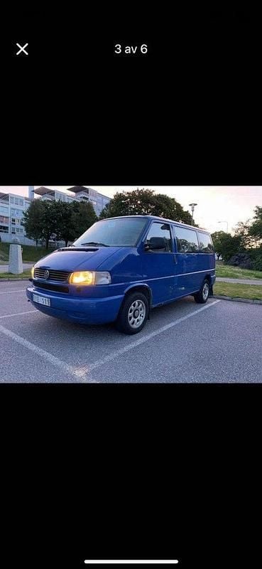 Blå Begagnad 2001 VW Caravelle Minibuss | 30 000 kr (Superpris) - Bild 1/2