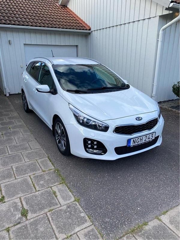 Vit Begagnad 2016 Kia Ceed Sportswagon GT-Line Kombi | 95 000 kr (Bra pris) - Bild 1/4