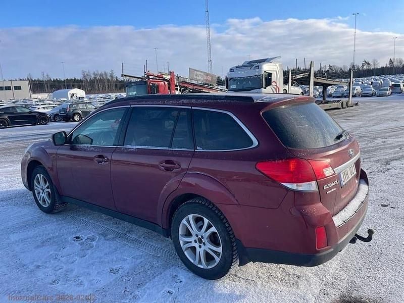 Begagnad Subaru Outback 150 HK (110 kW) 2013 Röd Kombi