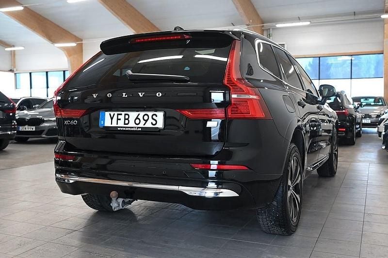 Begagnad Volvo XC60 Core 350 HK (257 kW) 2022 Svart SUV