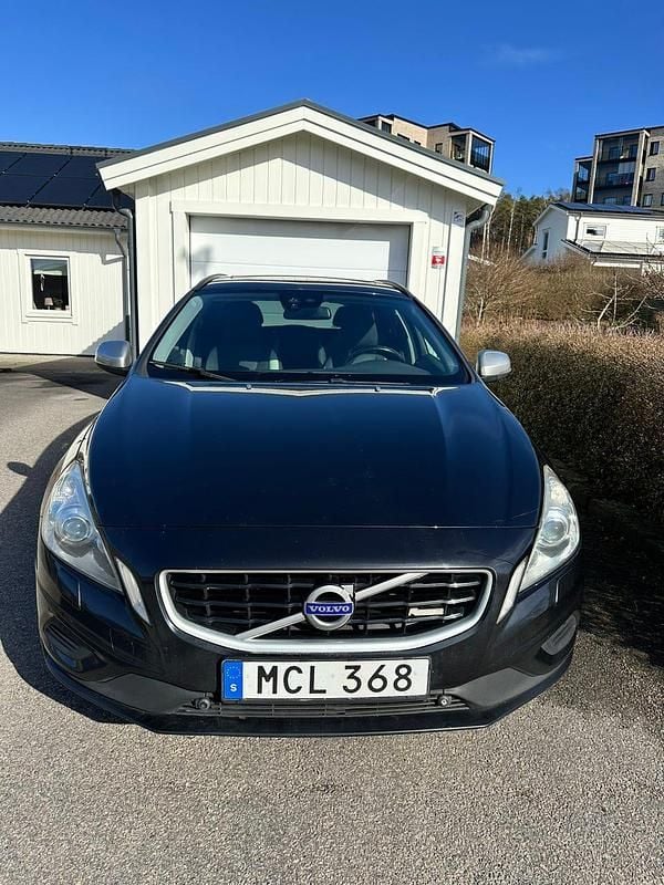 Begagnad Volvo V60 180 HK (132 kW) 2012 Svart metallic Kombi