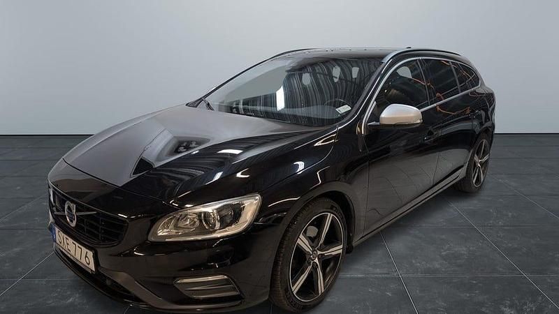 Svart Begagnad 2017 Volvo V60 R-Design Kombi | 169 900 kr - Bild 1/4