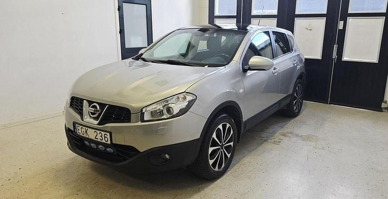 Silver Begagnad 2011 Nissan Qashqai SUV | 89 900 kr (Marknadspris) - Bild 1/4