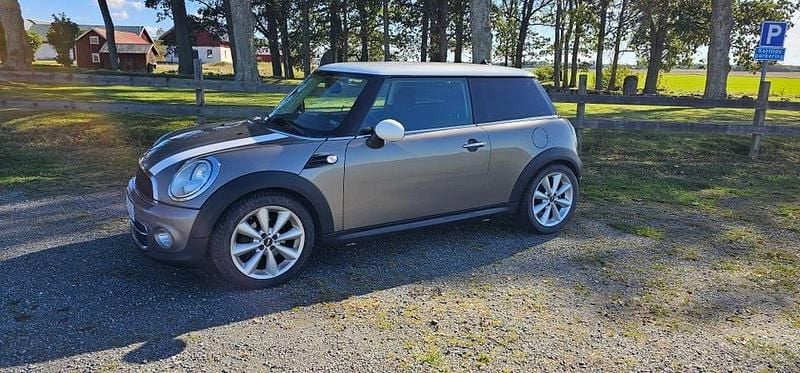 Silver Begagnad 2011 Mini Cooper D Halvkombi | 48 500 kr (Bra pris) - Bild 1/4