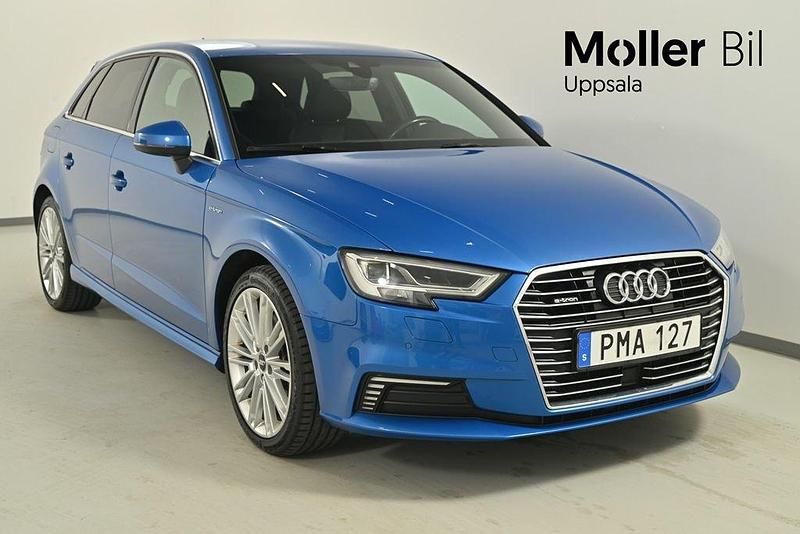 Blå (arablå kristalleffekt) Begagnad 2018 Audi A3 e-tron S-Line Halvkombi | 204 000 kr (Marknadspris) - Bild 1/4