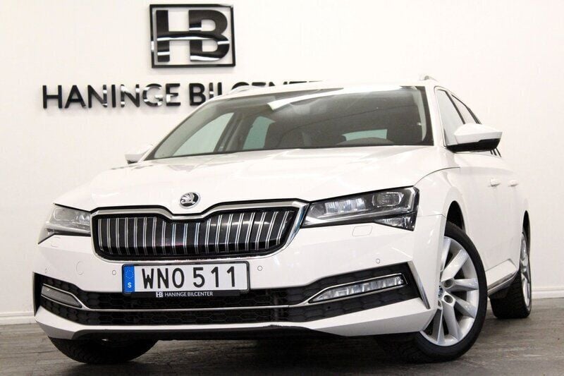 Vit Begagnad 2021 Skoda Superb Business Line Kombi | 189 900 kr (Marknadspris) - Bild 1/4