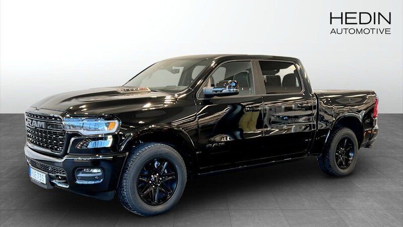 Svart (black) Begagnad 2025 RAM 1500 Pickup | 1 298 750 kr - Bild 1/4