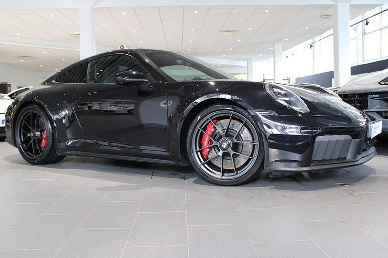 Svart Begagnad 2025 Porsche 911 Carrera GTS Sportkupé | 2 125 000 kr - Bild 1/4