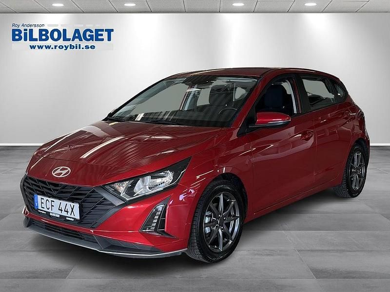 Röd Begagnad 2024 Hyundai i20 Essential Halvkombi | 189 900 kr (Superpris) - Bild 1/4