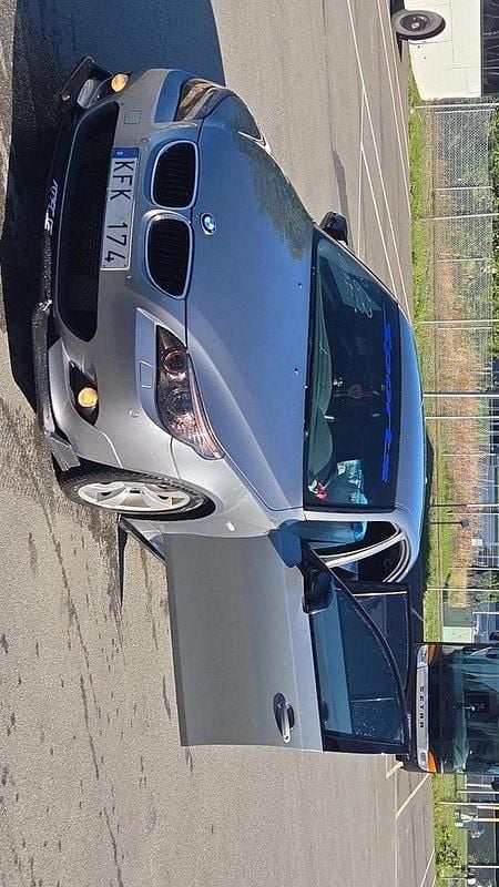 Grå Begagnad 2010 BMW 520 Sedan | 95 000 kr (Marknadspris) - Bild 1/4