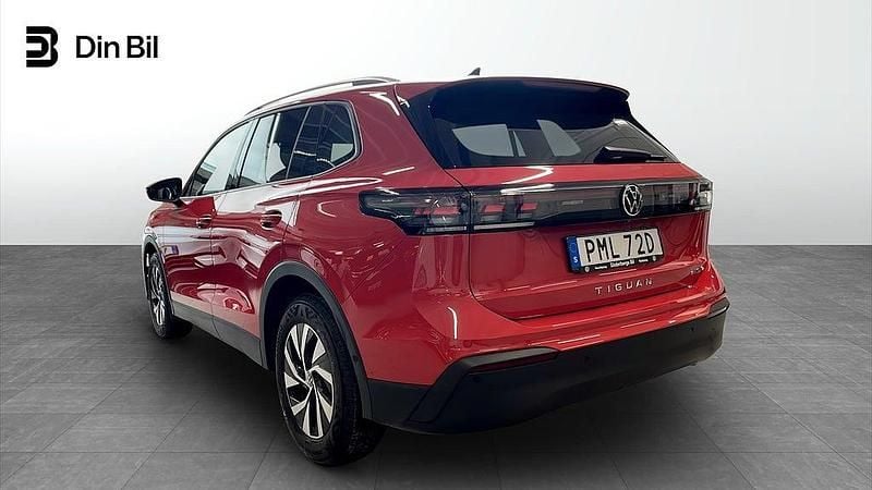 Begagnad VW Tiguan Edition 150 HK (110 kW) 2025 Röd SUV