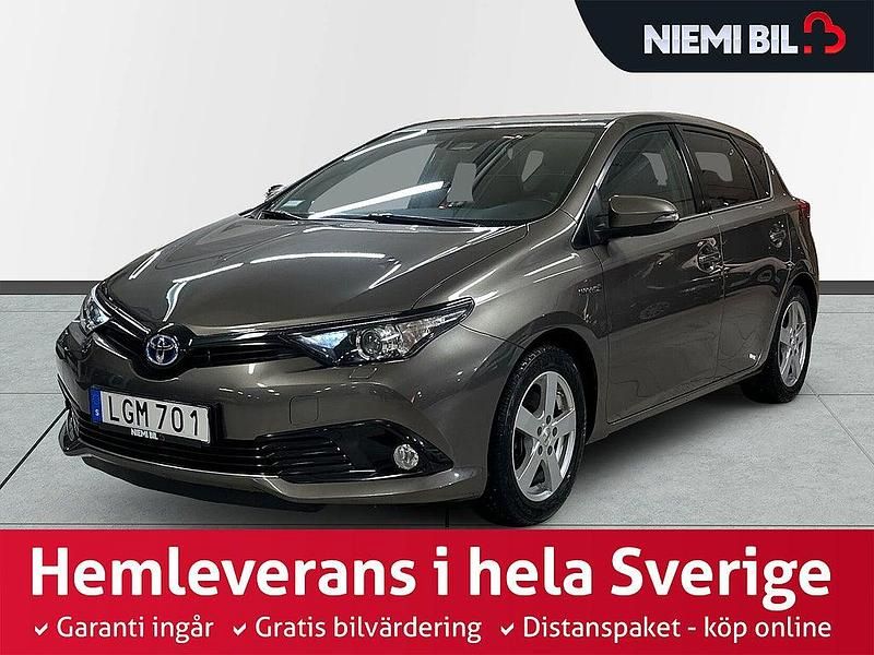 Grå Begagnad 2018 Toyota Auris Hybrid | 167 900 kr (Lite dyr) - Bild 1/3