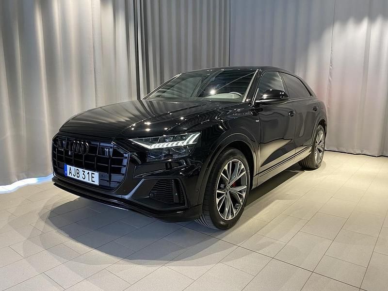 Begagnad Audi Q8 S-Line 468 HK (344 kW) 2022 Svart SUV