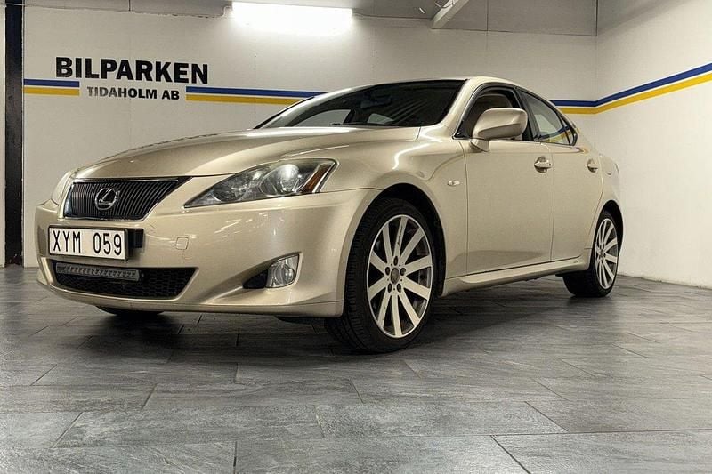 Ljusbrun Begagnad 2006 Lexus IS220d Sedan | 59 900 kr - Bild 1/4