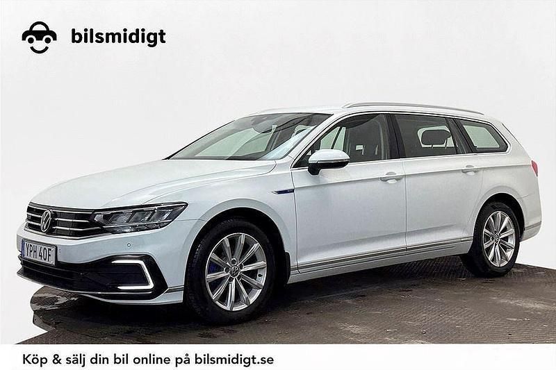 Vit Begagnad 2020 VW Passat GTE Kombi | 265 900 kr (Marknadspris) - Bild 1/3