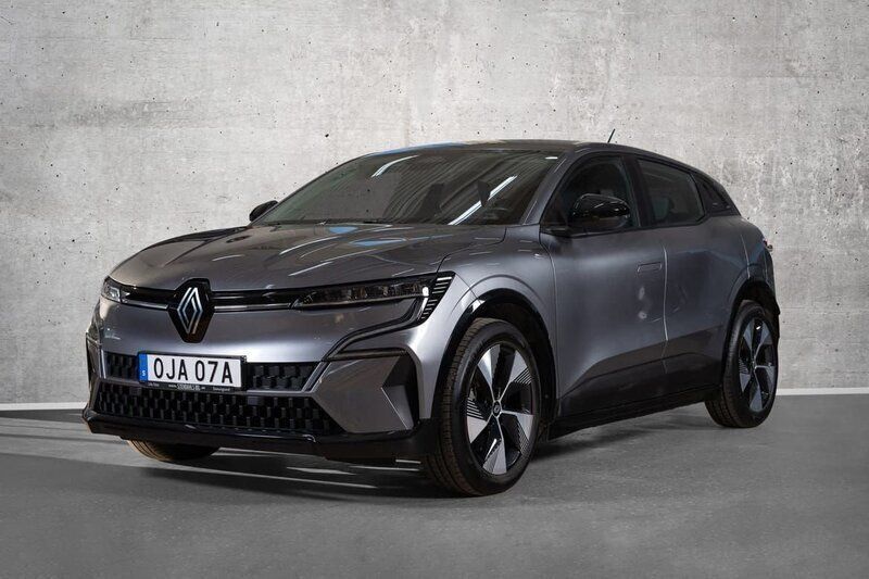 Grå Begagnad 2023 Renault Mégane Equilibre Halvkombi | 269 000 kr (Marknadspris) - Bild 1/4