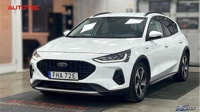 Begagnad Ford Focus Business Edition 125 HK (91 kW) 2023 Vit Halvkombi