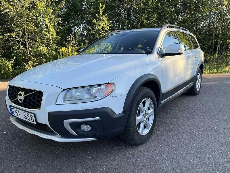 Vit Begagnad 2014 Volvo XC70 Momentum SUV | 125 000 kr (Bra pris) - Bild 1/4