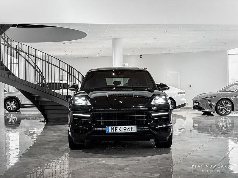 Begagnad Porsche Cayenne 470 HK (345 kW) 2023 Svart SUV