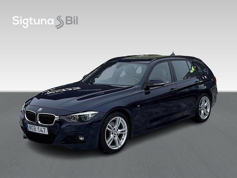 Blå Begagnad 2018 BMW 330 M Sport Kombi | 259 900 kr (Marknadspris) - Bild 1/3