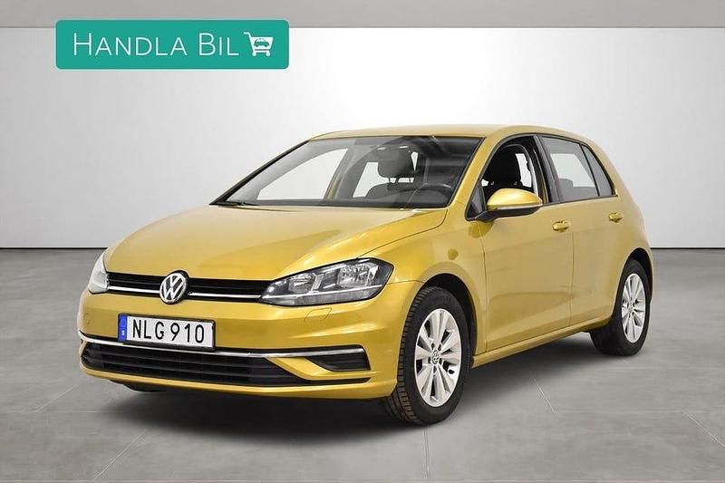 Gul Begagnad 2018 VW Golf VII Halvkombi | 134 900 kr (Marknadspris) - Bild 1/4