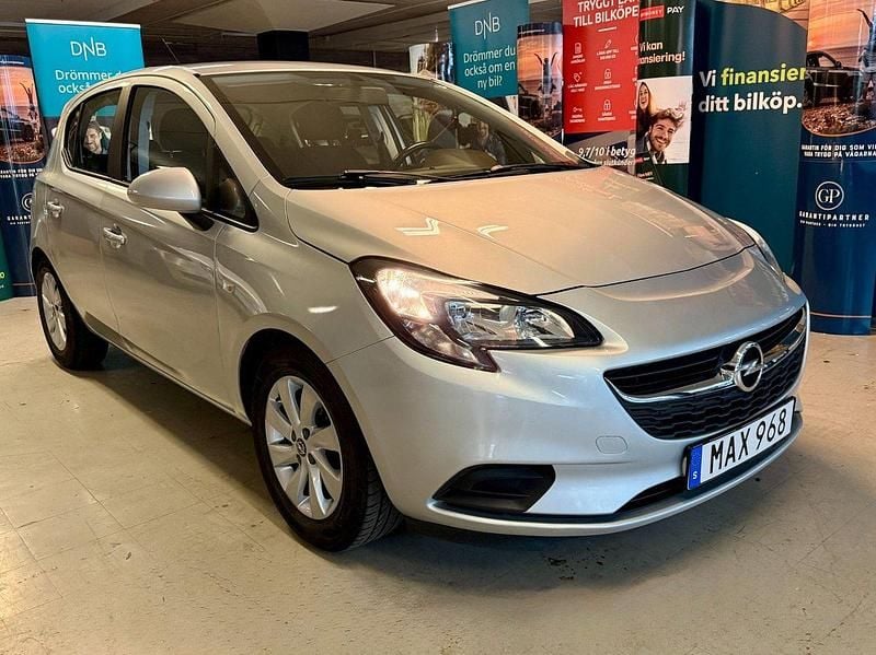 Grå Begagnad 2015 Opel Corsa Enjoy Halvkombi | 99 900 kr (Lite dyr) - Bild 1/4