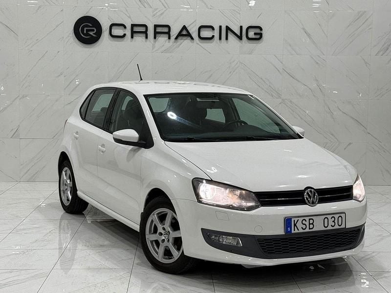 Vit Begagnad 2010 VW Polo Halvkombi | 44 900 kr (Marknadspris) - Bild 1/4