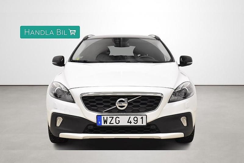 Begagnad Volvo V40 Summum 114 HK (83 kW) 2013 Vit Halvkombi