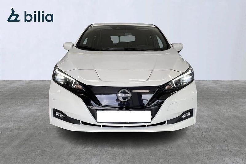 Begagnad Nissan Leaf 111 kW (151 HK) 2022 Vit Halvkombi