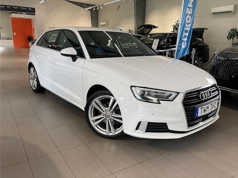 Vit Begagnad 2019 Audi A3 Sportback Proline Halvkombi | 189 900 kr (Marknadspris) - Bild 1/4
