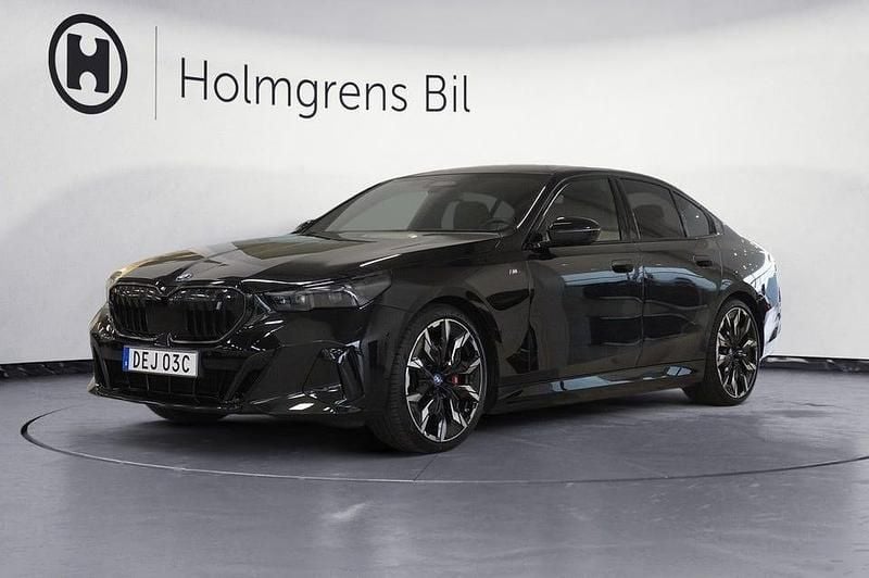 Svart Begagnad 2023 BMW i5 M Sport Sedan | 649 800 kr - Bild 1/4
