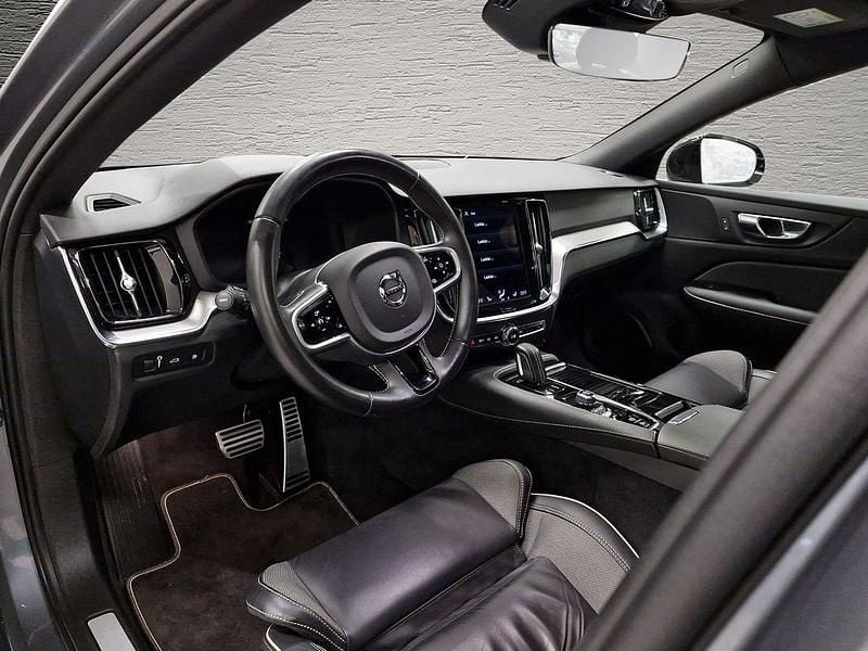 Begagnad Volvo S60 R-Design 392 HK (288 kW) 2020 Grå Sedan