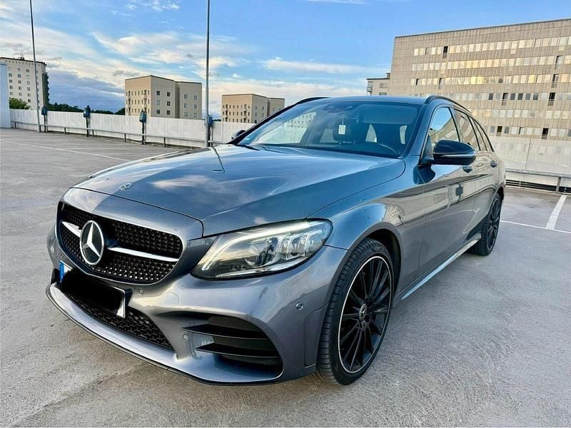 Begagnad 2021 Mercedes C220 AMG Kombi | 349 000 kr (Superpris) - Bild 1/4