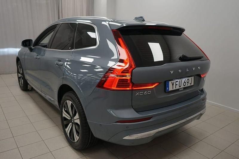 Begagnad Volvo XC60 Core 355 HK (261 kW) 2023 Grå SUV