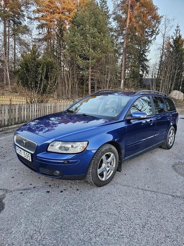 Blå Begagnad 2007 Volvo V50 Momentum Kombi | 30 000 kr (Superpris) - Bild 1/4