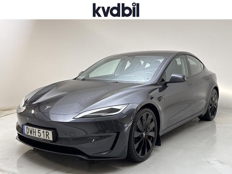 Grå Begagnad 2024 Tesla Model 3 Performance Sedan | 529 000 kr - Bild 1/3