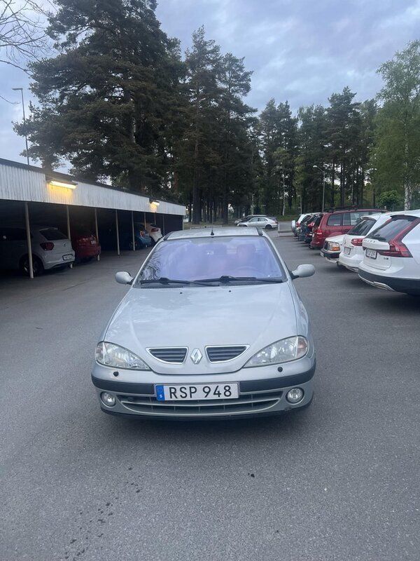 Grå Begagnad 2001 Renault Mégane Sedan | 15 000 kr - Bild 1/4