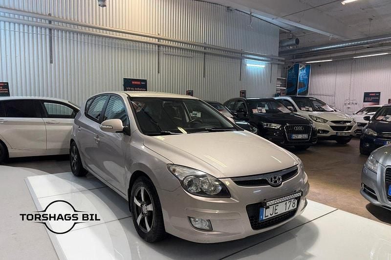 Ljusbrun (brun) Begagnad 2010 Hyundai i30 Halvkombi | 29 900 kr (Bra pris) - Bild 1/3