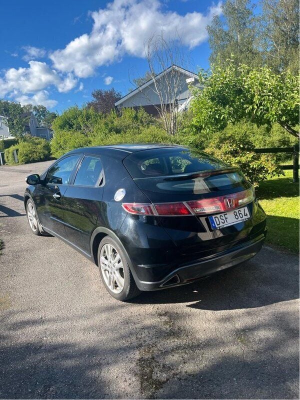 Svart Begagnad 2010 Honda Civic Sport Halvkombi | 69 000 kr (Marknadspris) - Bild 1/4