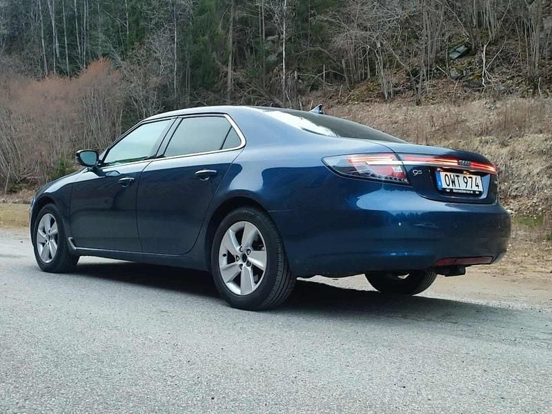 Blå Begagnad 2010 Saab 9-5 Vector Sedan | 99 000 kr (Marknadspris) - Bild 1/4