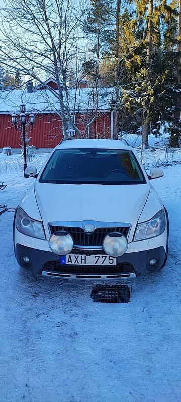 Begagnad Skoda Octavia Scout 140 HK (102 kW) 2012 Kombi