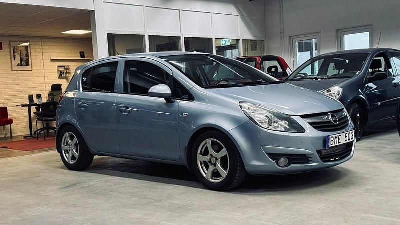 Blå Begagnad 2008 Opel Corsa Halvkombi | 24 990 kr (Marknadspris) - Bild 1/4