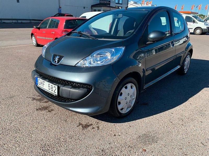 Grå Begagnad 2007 Peugeot 107 Halvkombi | 19 900 kr (Marknadspris) - Bild 1/4