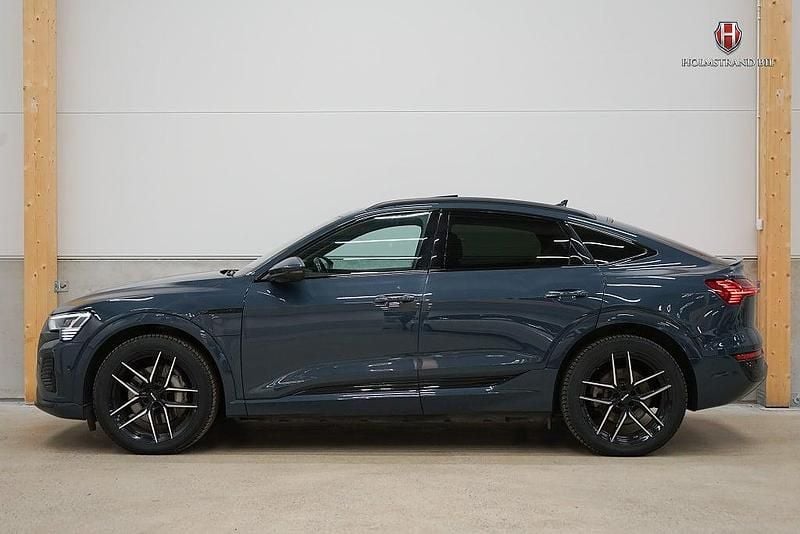 Begagnad Audi Q8 e-tron S-Line 300 kW (408 HK) 2023 Blå SUV
