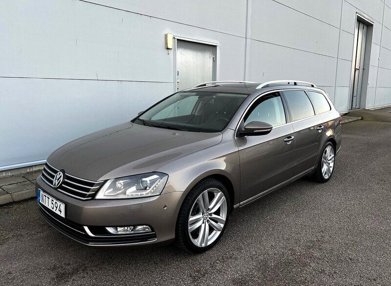 Ljusbrun (grå metallic) Begagnad 2011 VW Passat Highline Kombi | 104 900 kr (Marknadspris) - Bild 1/4