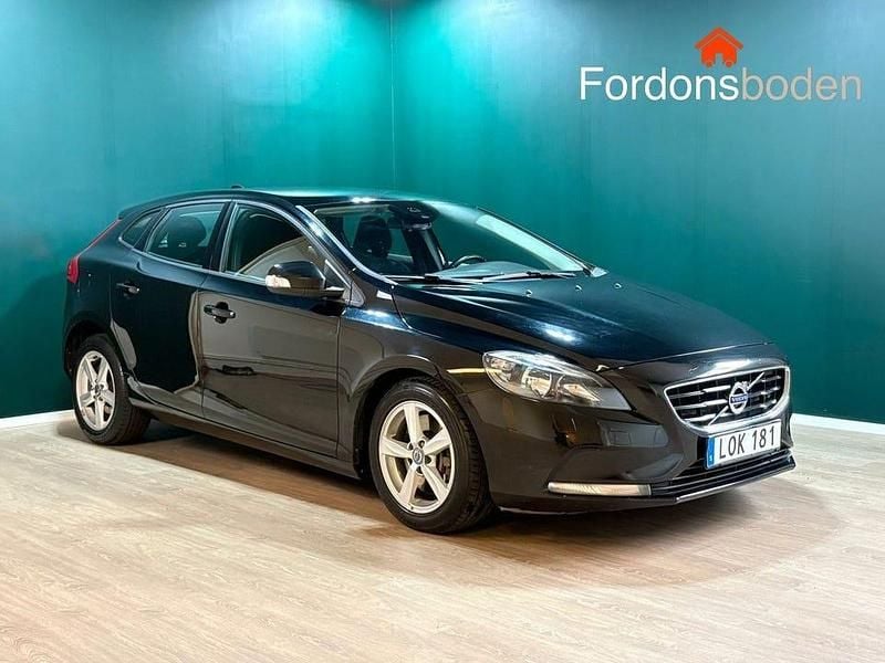 Begagnad Volvo V40 Kinetic 120 HK (88 kW) 2015 Svart Kombi