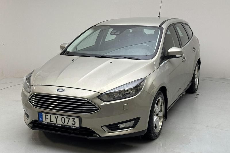 Grå Begagnad 2015 Ford Focus Kombi | 77 500 kr (Marknadspris) - Bild 1/4