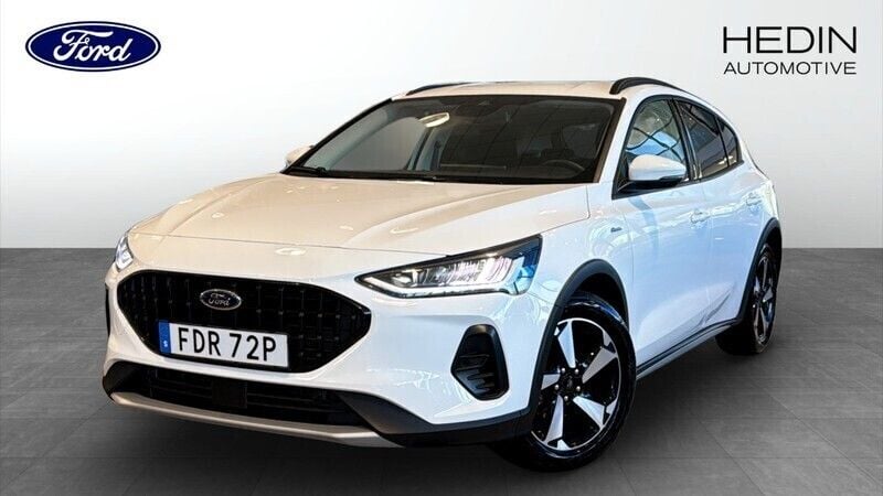 Vit (white) Begagnad 2024 Ford Focus Active Halvkombi | 219 900 kr (Marknadspris) - Bild 1/4